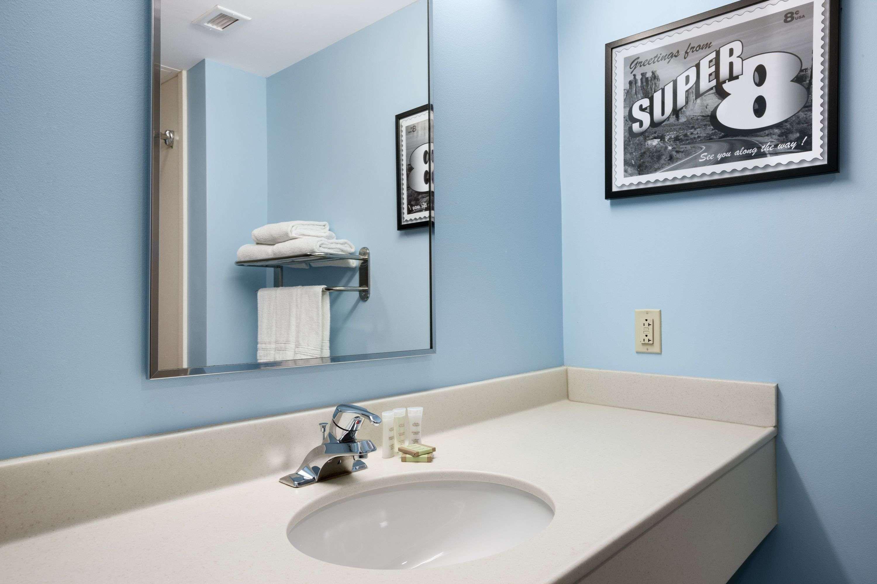 Super 8 By Wyndham Pennsville/Wilmington Екстериор снимка