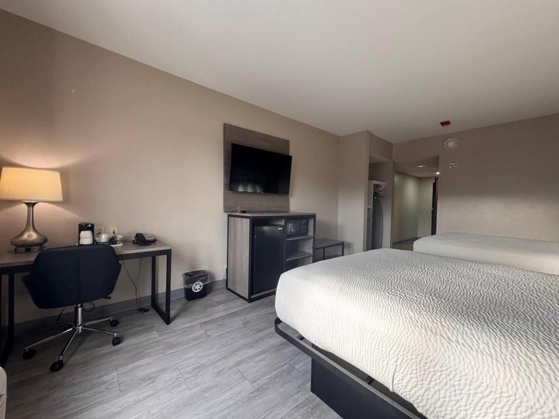 Super 8 By Wyndham Pennsville/Wilmington Екстериор снимка