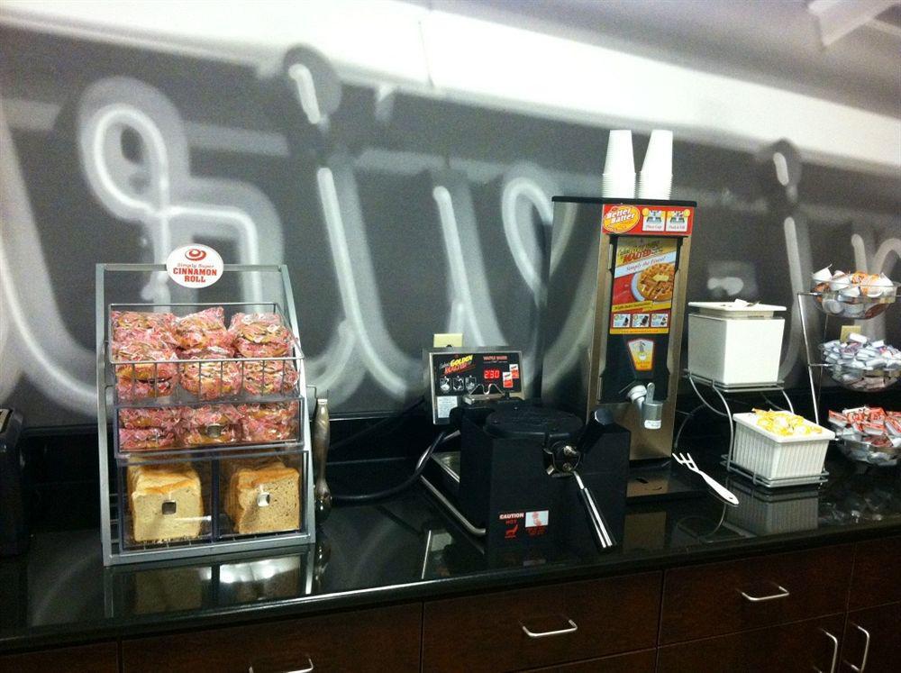 Super 8 By Wyndham Pennsville/Wilmington Екстериор снимка
